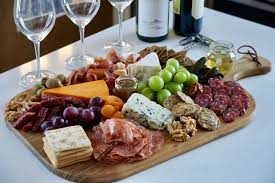 Cheese Charcuterie Boards: Elevate Your Tastebuds with Gourmet Delights!